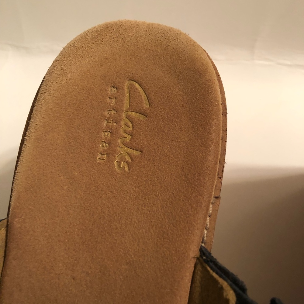 Clarks wedge slides Size 9.5 Excellent preowned condition - Picture 2 of 7